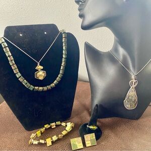 Sam Edelman hexagon pendant necklace, Multicolor Beaded Necklace